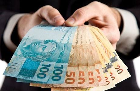 Empresa que paga salários mais altos a empregados com maior escolaridade não comete discriminação, decide TRT4