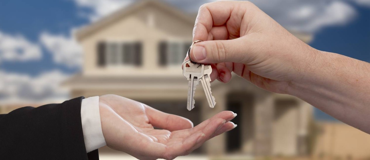 Atraso na entrega de imóvel não gera dano moral sem prova de fato extraordinário