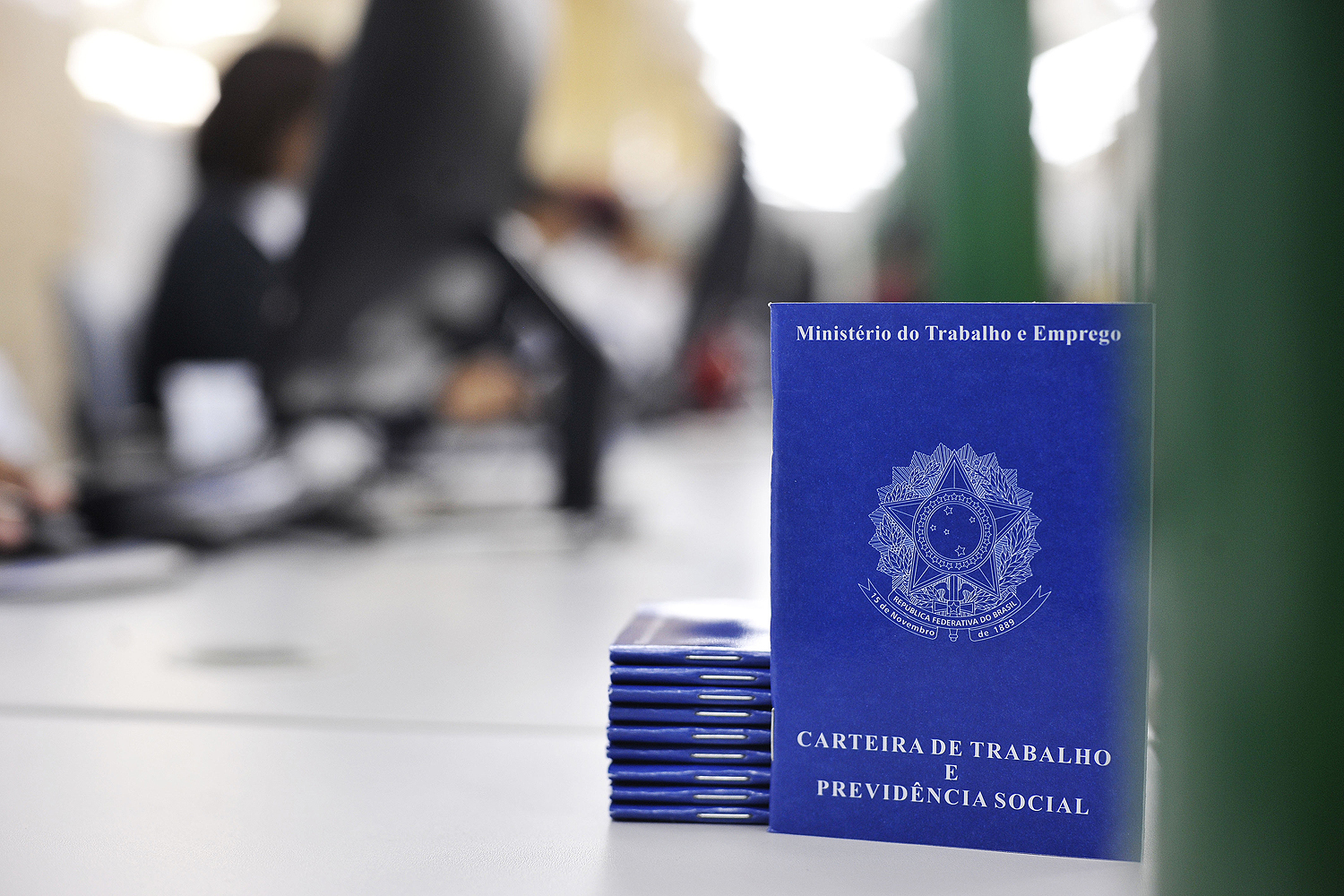 Após 6 meses de vigência, reforma trabalhista espera regulamentação