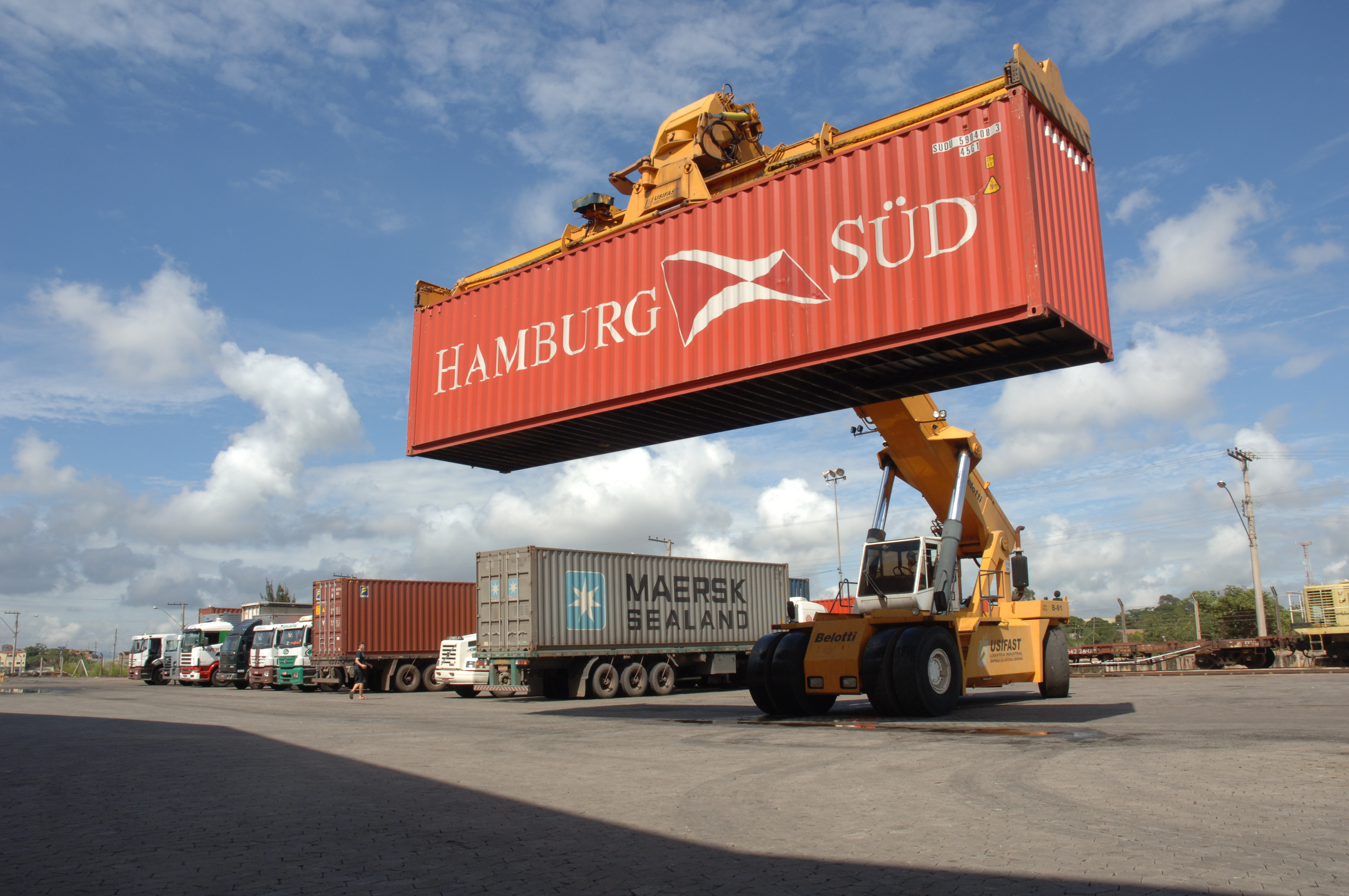 Câmara aprova MP que prorroga isenção de impostos sobre insumos usados em itens de exportação